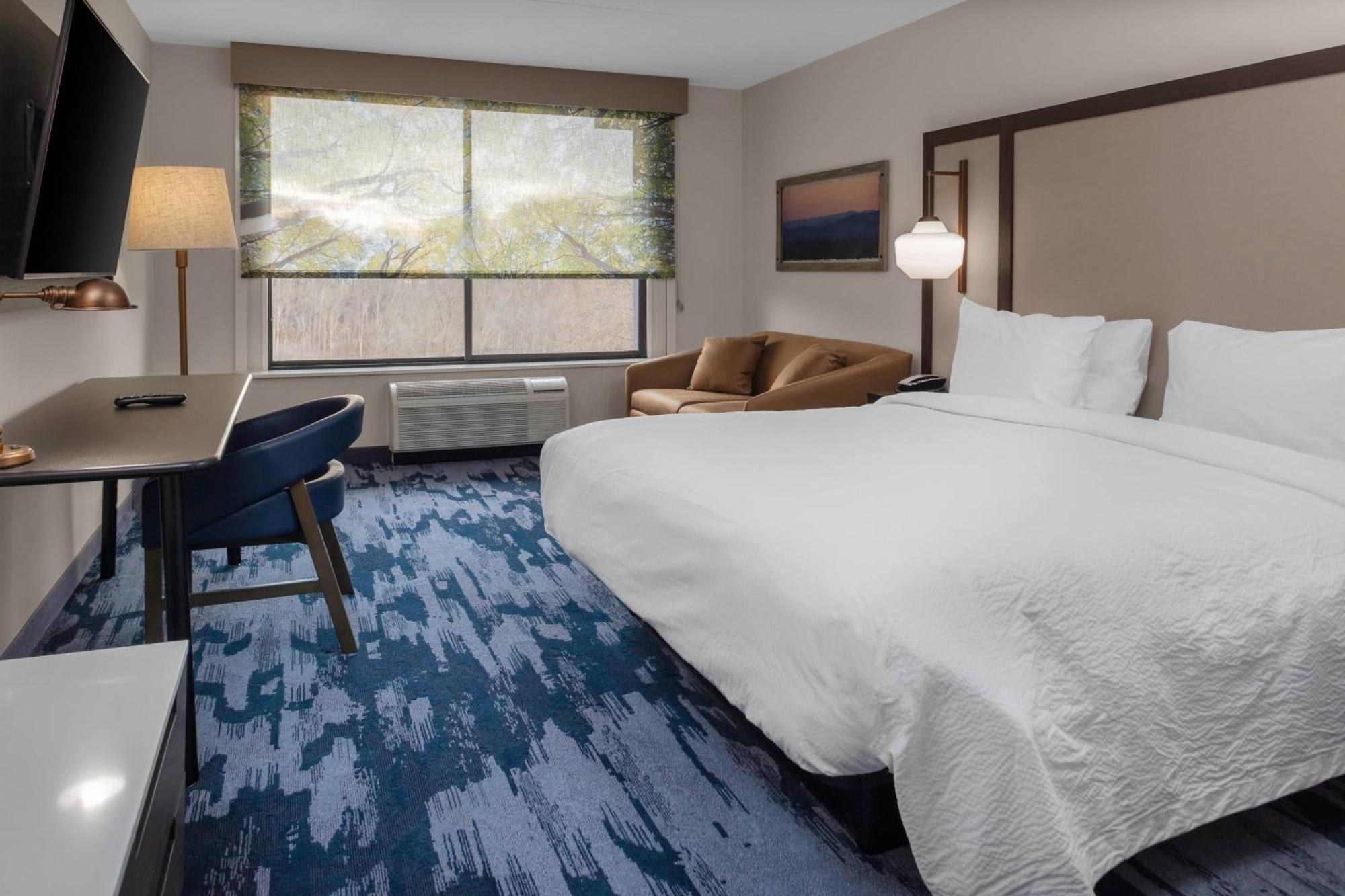 Fairfield Inn & Suites Springfield Enfield Exterior photo